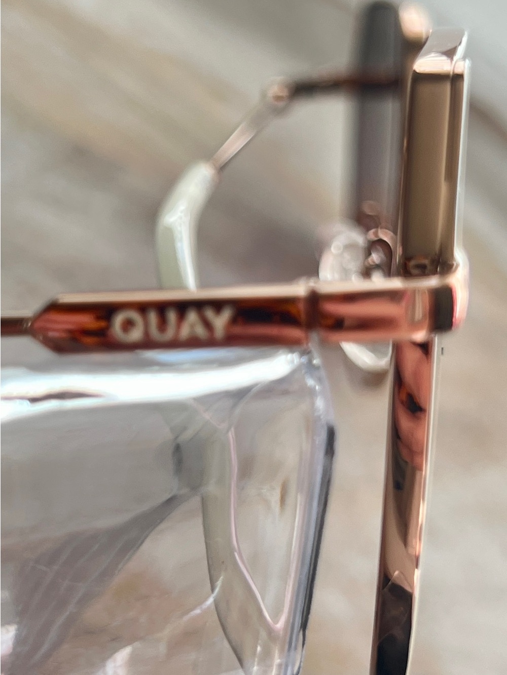 🆕 Quay Main Character White/Gold Sunglasses (paperwork, case, cleaning rag) - Picture 8 of 17
